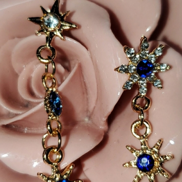 Asymmetrical Moon and Star Earrings - Picture 4 of 8